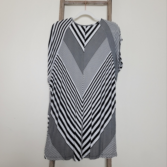 ⭐️40% Off⭐️ Kenneth Cole Reaction Swimsuit Coverup - Picture 2 of 8